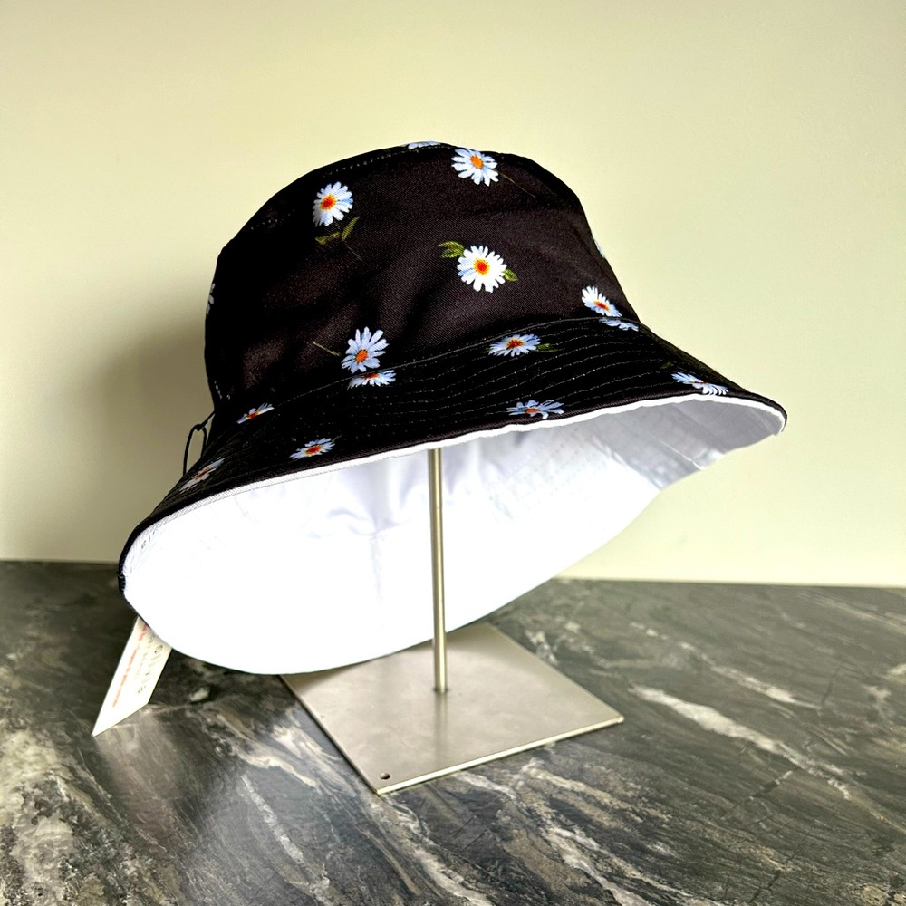 Daisy Black & White Reversible Alice & Olivia Bucket Hat